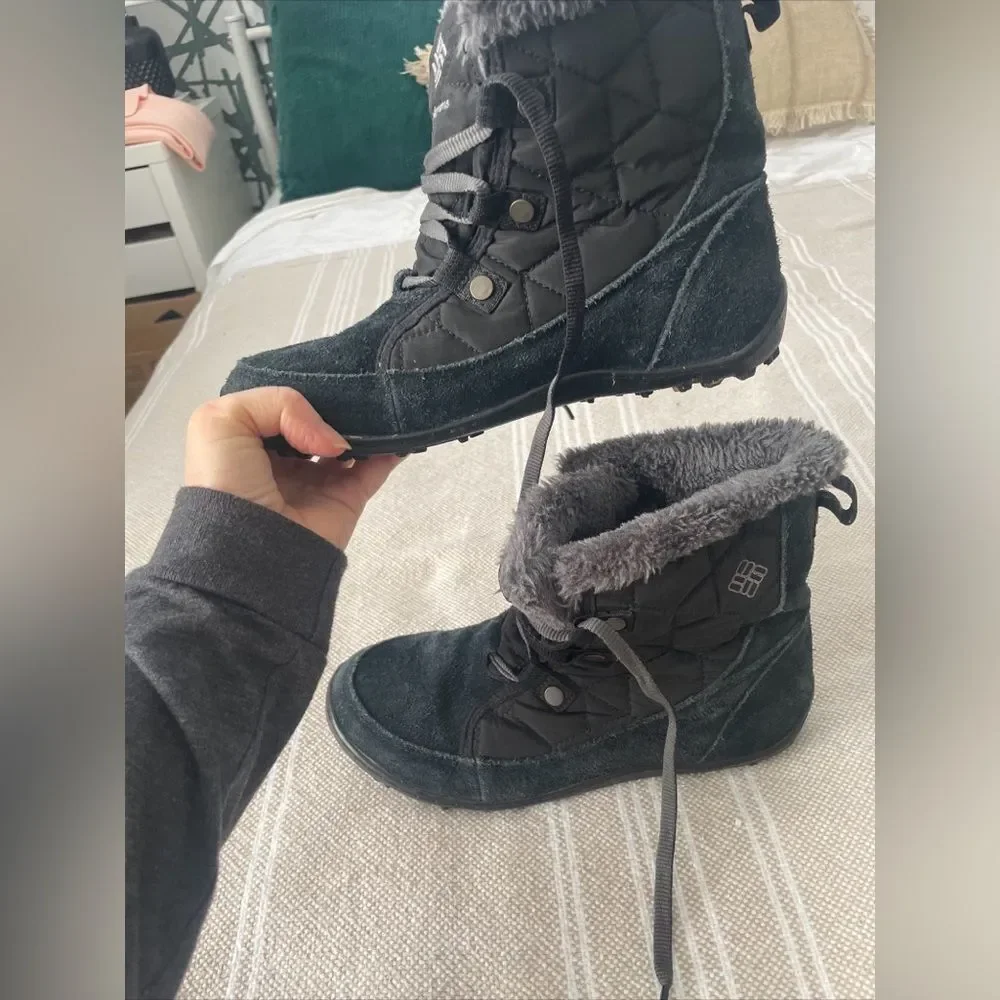 Columbia Women's Black 200 Grams Winter Boots size 7